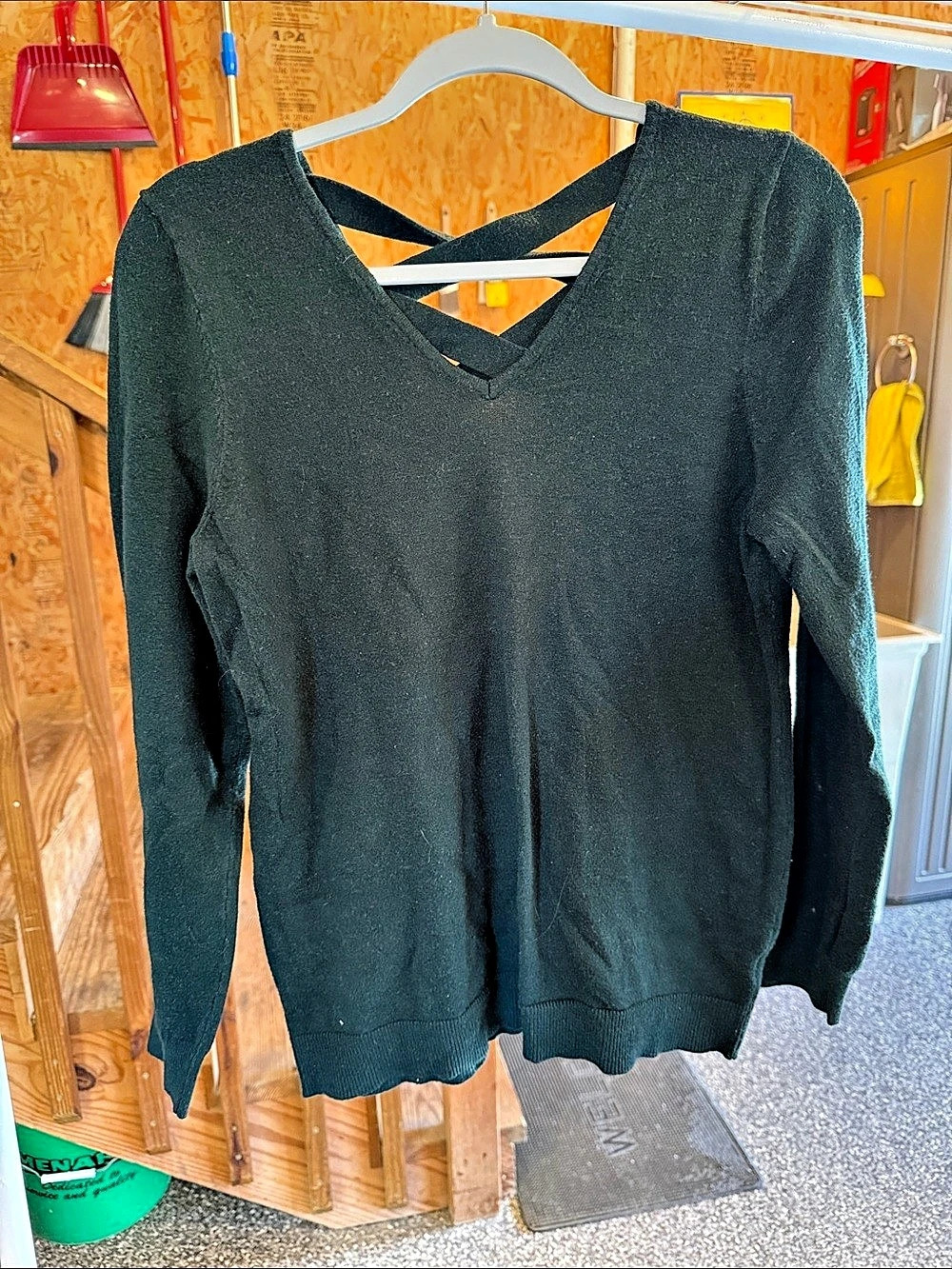 Love Ellie Long Sleeve Lace-Up Top in green Size Large Like New